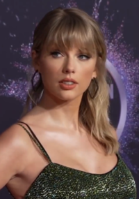220px-191125_Taylor_Swift_at_the_2019_American_Music_Awards.png
