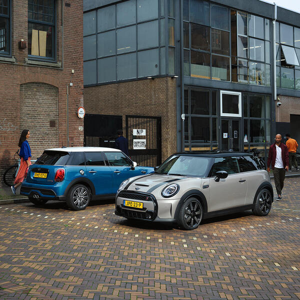 MINI_3 Door 5 Door_LCI2_SNS_1080x1080_02.jpg
