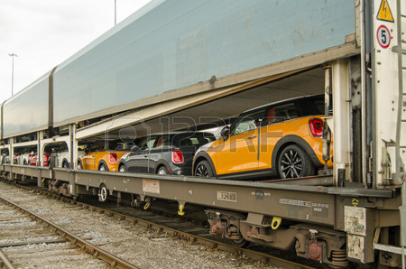 30230139-southampton-uk--may-31-2014-a-train-full-of-brand-new-mini-cars-at-southampton-about-to-be-exported-.jpg