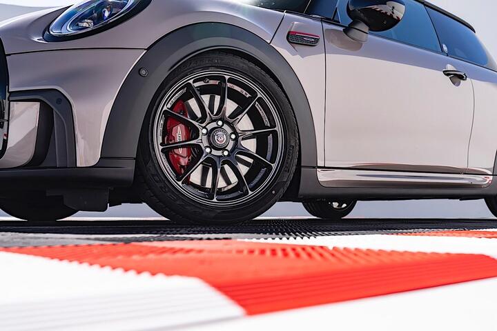 mini-jcw-bulldog-racing-edition-is-a-nurburgring-spec-beast-you-can-drive-on-the-road_11.jpg