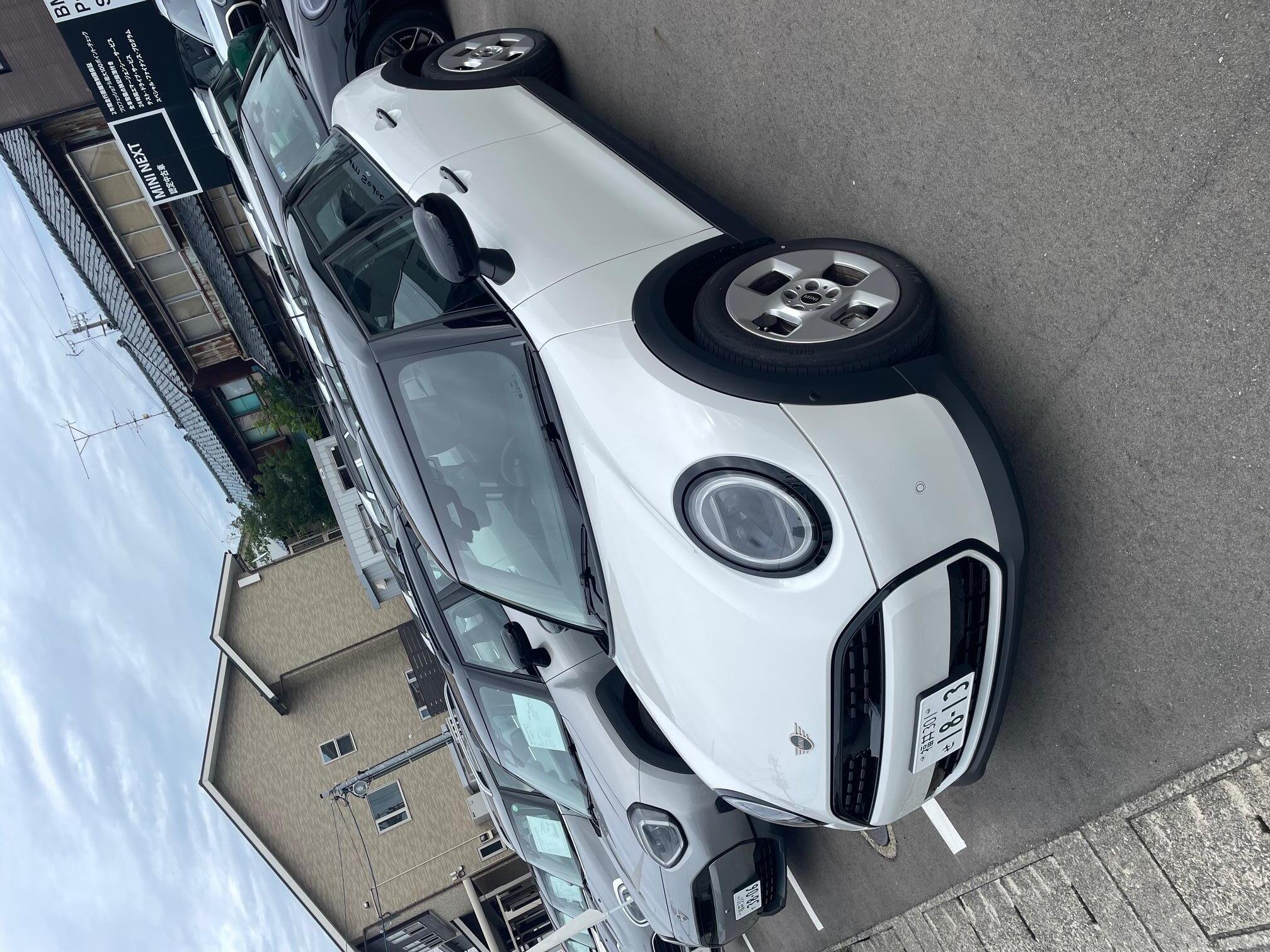 デモカー F65 白.jpeg