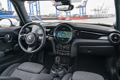 mini-f56-cooper-lci-2021-int-01.jpg