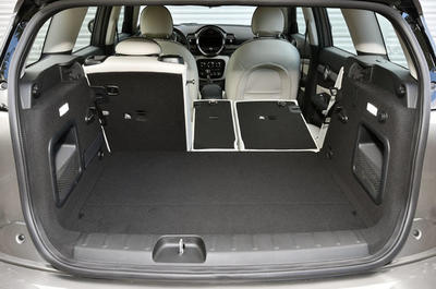 mini-f54-clubman-luggage-02.jpg