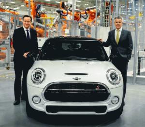 New-MINI-F56-Premiere-in-Oxford-mit-Vorgaengern-13-655x575.jpgのサムネイル画像