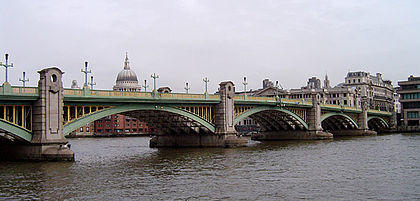 Southwark_Bridge,_River_Thames,_London,_England.jpg