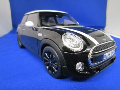 新商品案内」ついに登場！！F56 COOPER-S 1/18 ミニカー参上！ - MINI