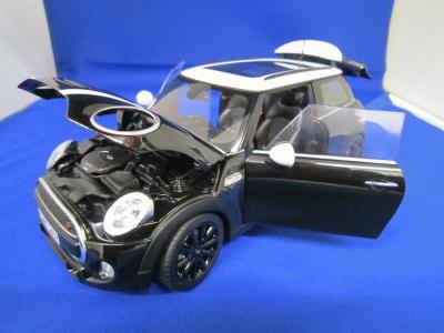 新商品案内」ついに登場！！F56 COOPER-S 1/18 ミニカー参上！ - MINI