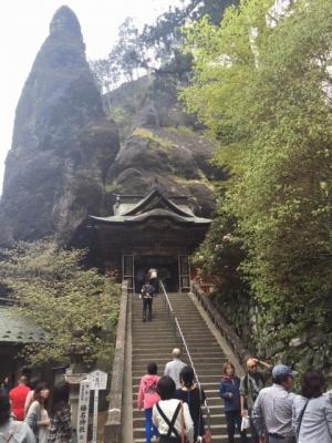 榛名神社岩.jpg